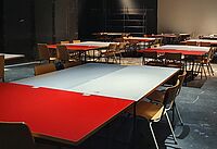 Gruppenarbeitsplätze in Märchenwelten (15 x 6er Tische)