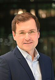 Kanzler Dr. Volker Pekron